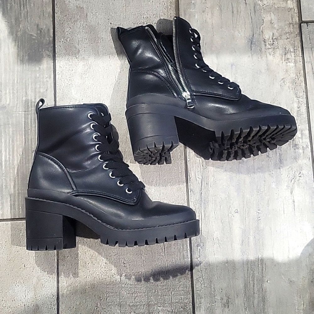 Steve Madden chunky black leather boots New without box size 8